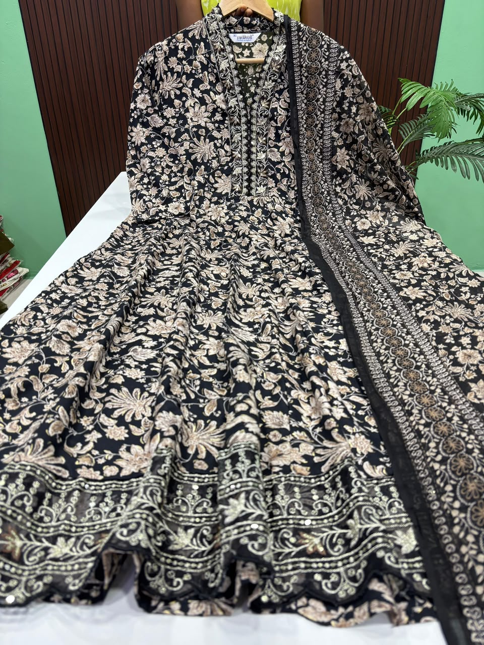 SS6804 Trendy V neck Collar Anarkali with Dupatta Set
