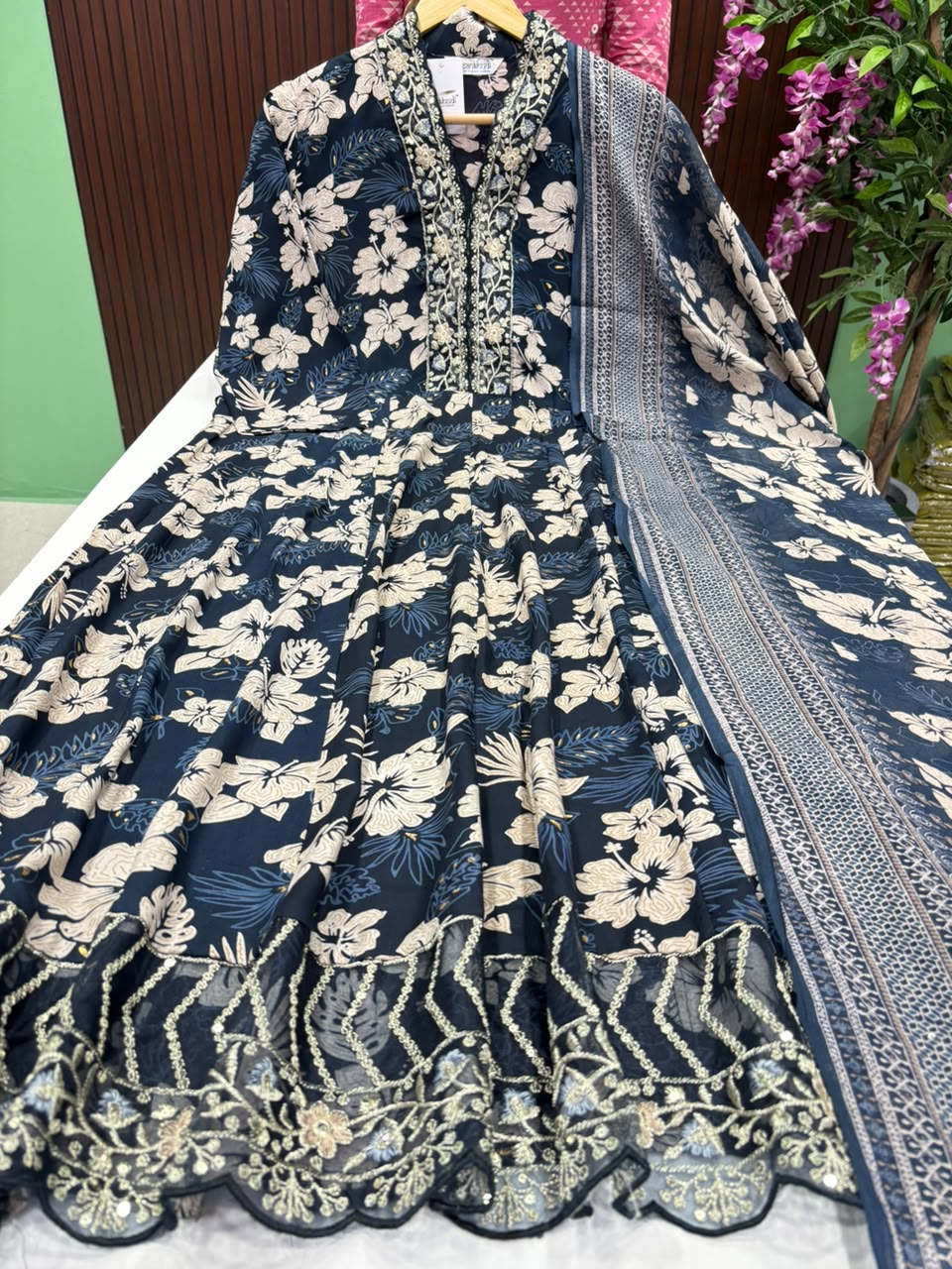 SS6883 Trendy V neck Collar Anarkali with Dupatta Set