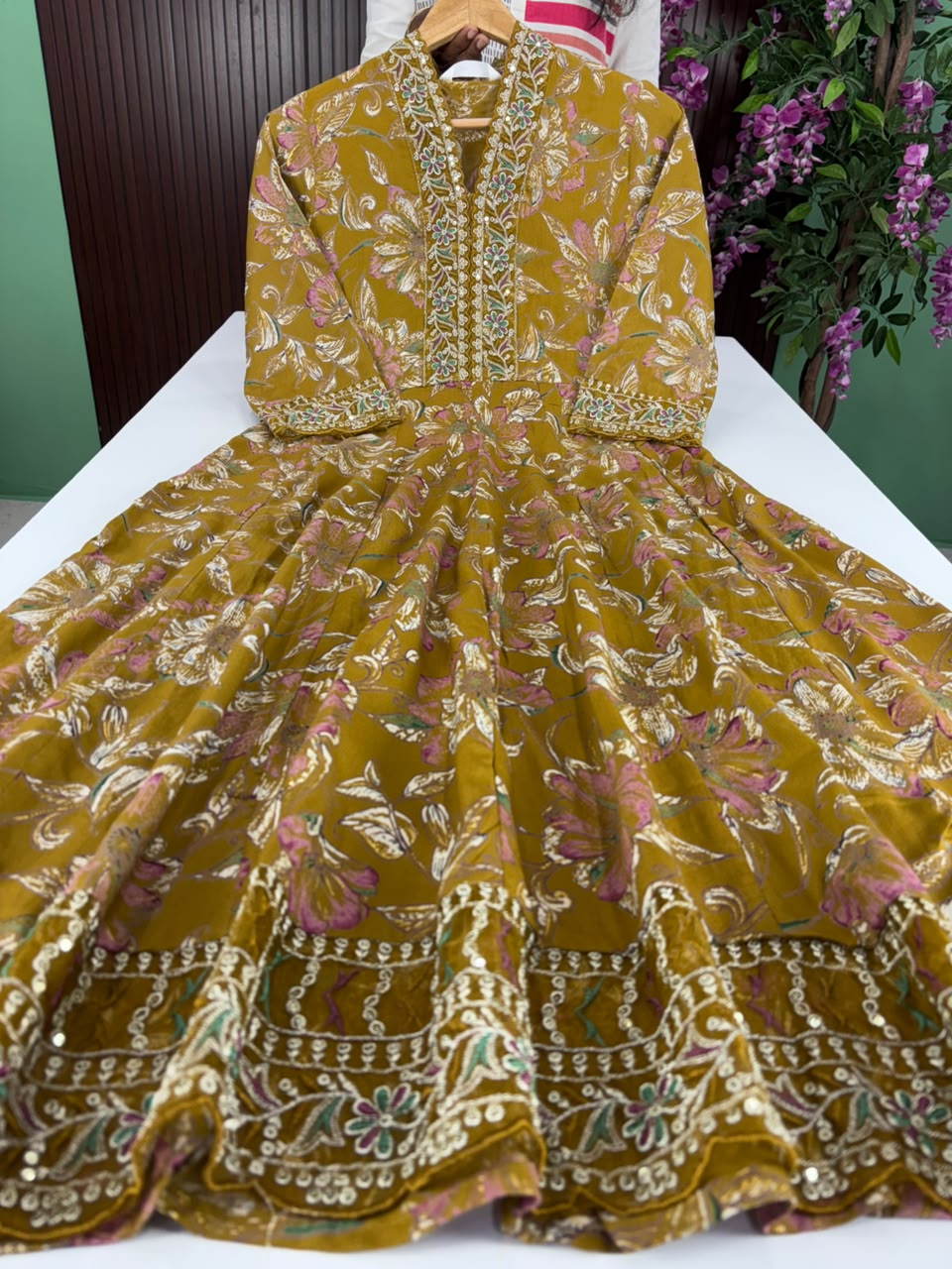 SS7185 Trendy V neck Collar Anarkali