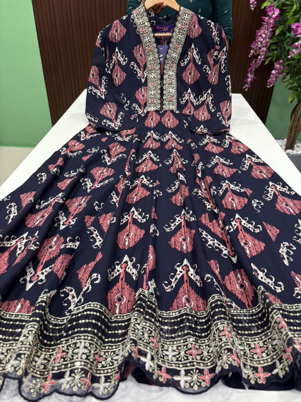 SS8043 Trendy V neck Collar Anarkali
