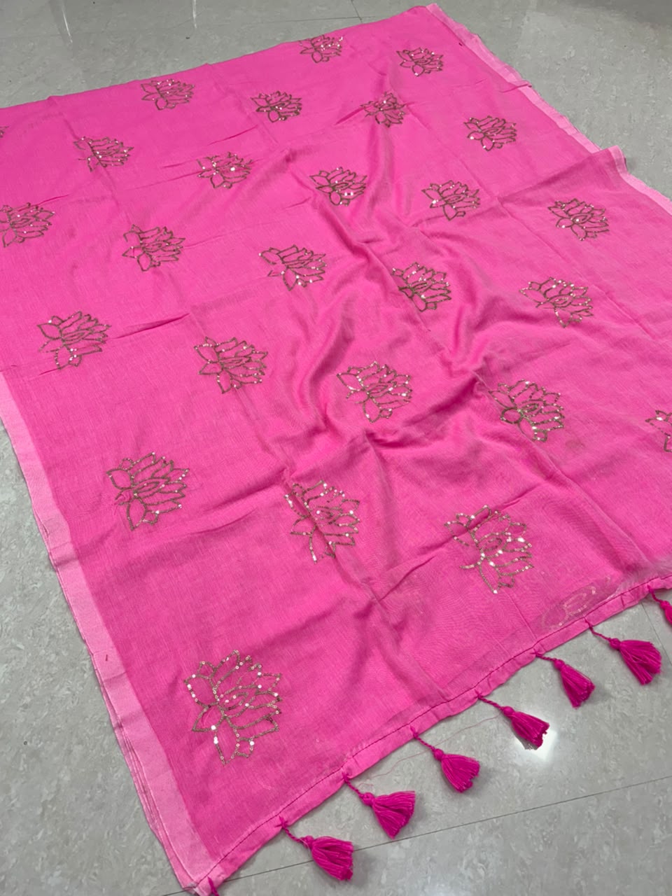SS8228 Mul Cotton Lotus Sequins Saree