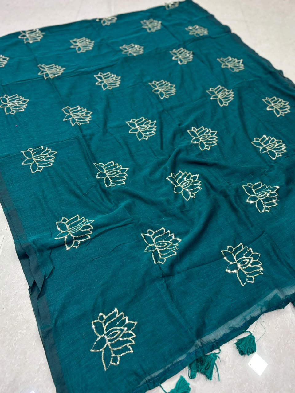 SS8223 Mul Cotton Lotus Sequins Saree