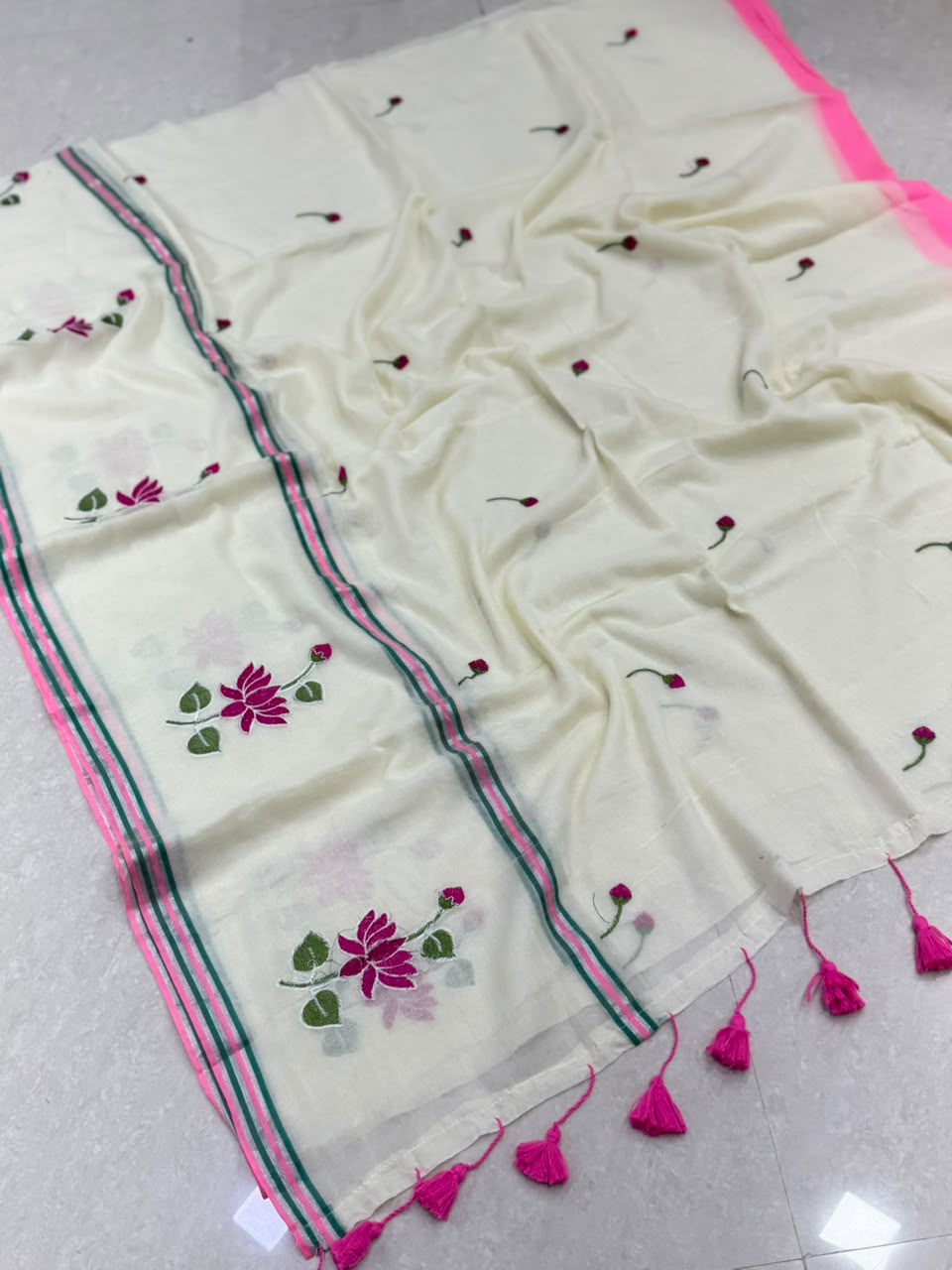 SS8090 Mul Cotton Lotus design Saree