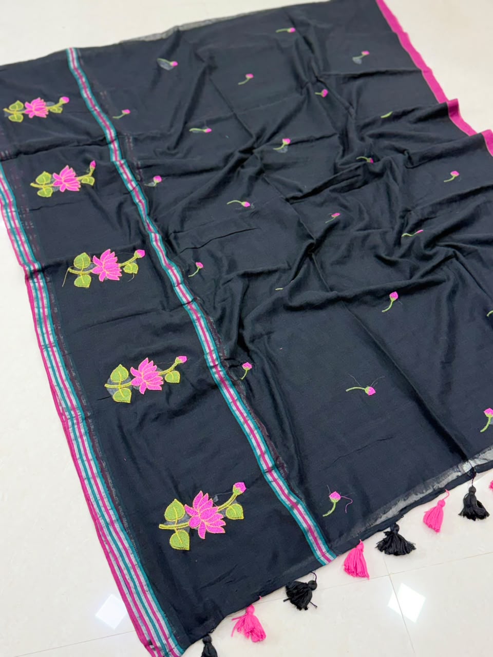 SS8094 Mul Cotton Lotus design Saree
