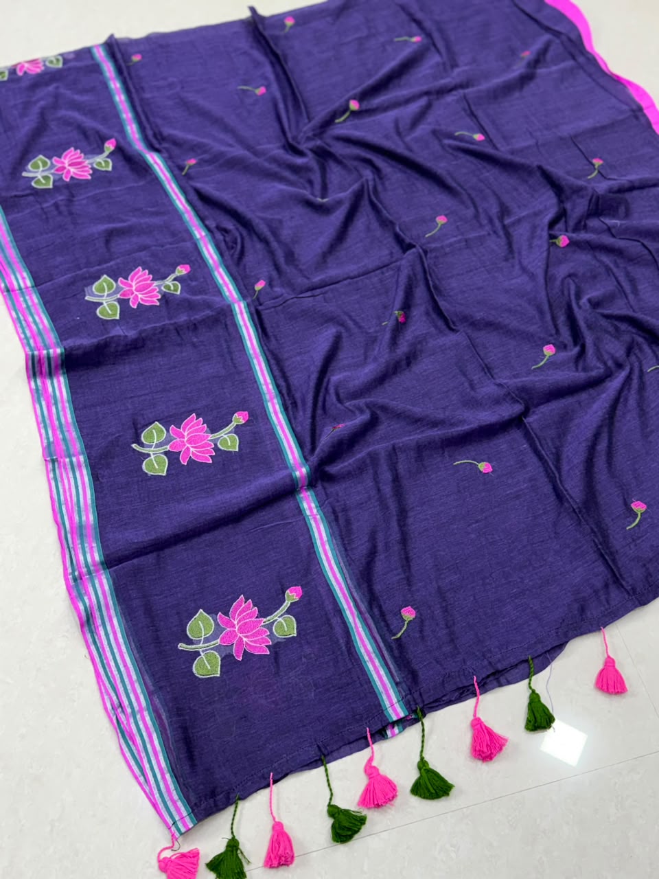 SS8093 Mul Cotton Lotus design Saree