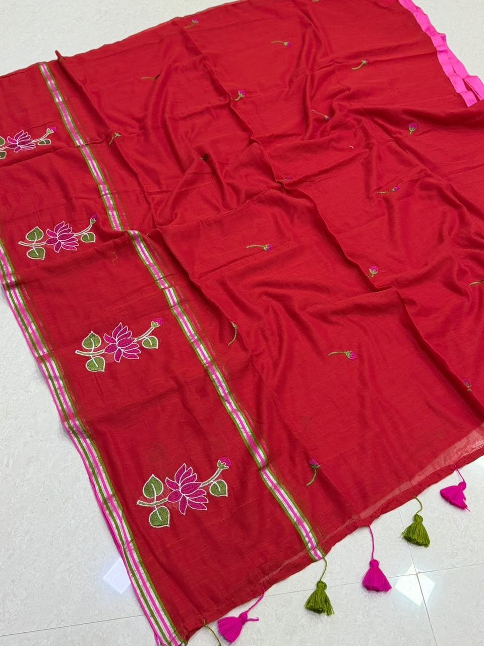 SS8092 Mul Cotton Lotus design Saree