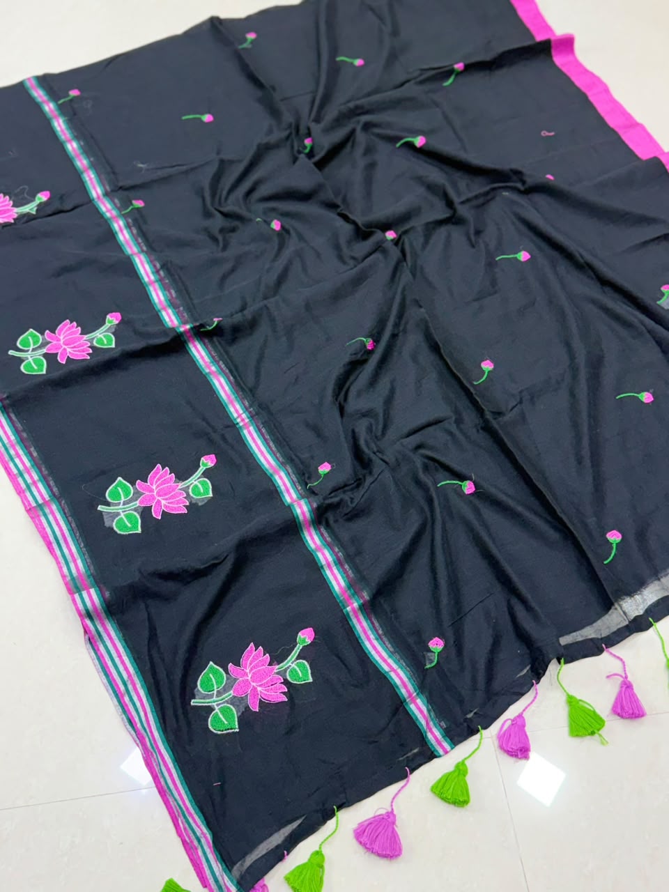 SS8087 Mul Cotton Lotus design Saree