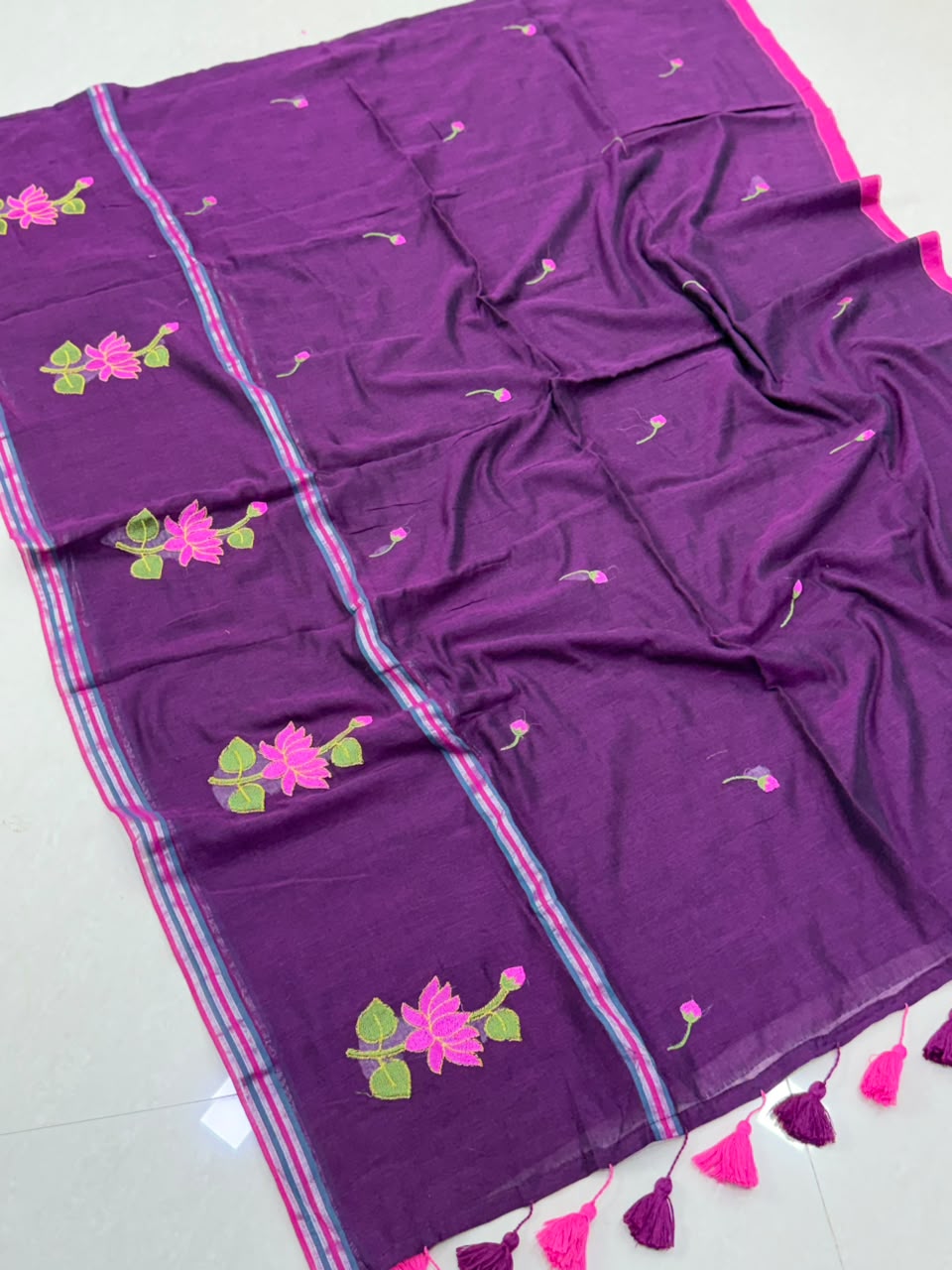 SS8083 Mul Cotton Lotus design Saree