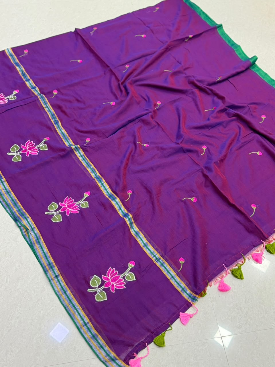 SS8081 Mul Cotton Lotus design Saree