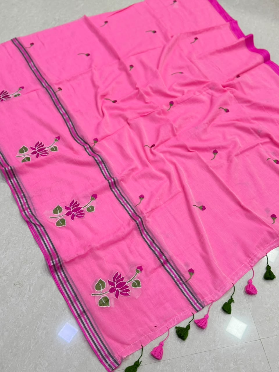 SS8077 Mul Cotton Lotus design Saree