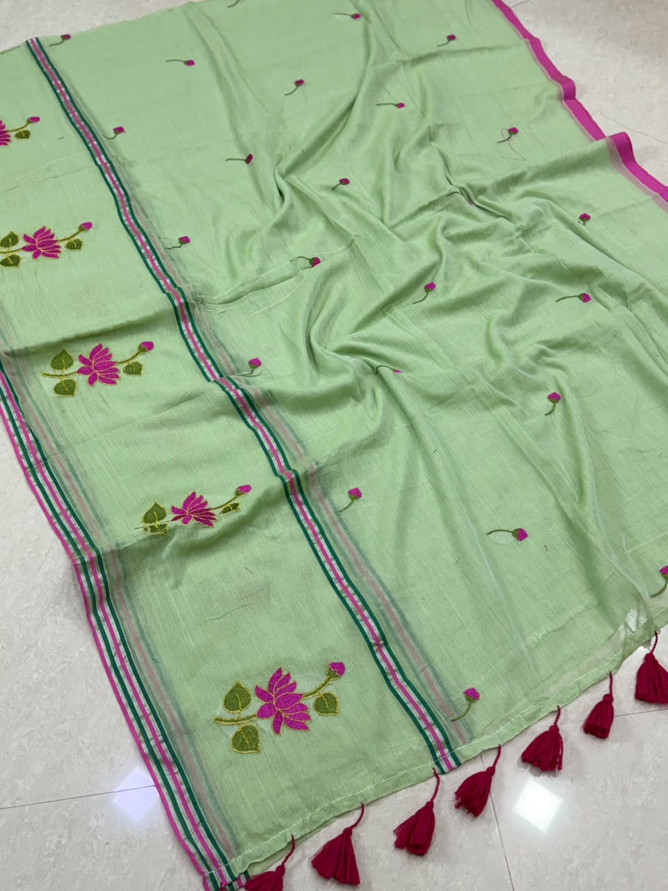 SS8101 Mul Cotton Lotus design Saree
