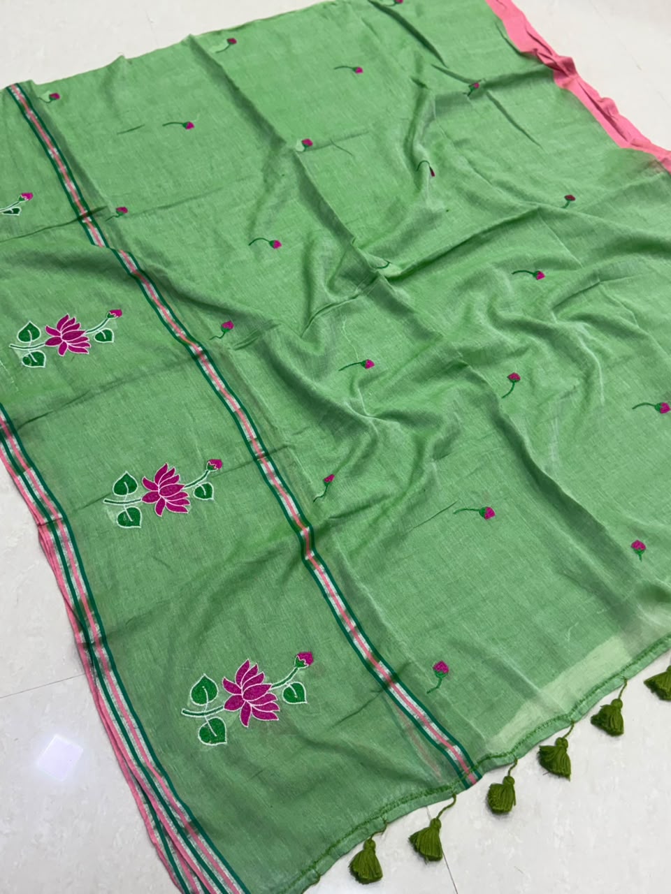 SS8097 Mul Cotton Lotus design Saree