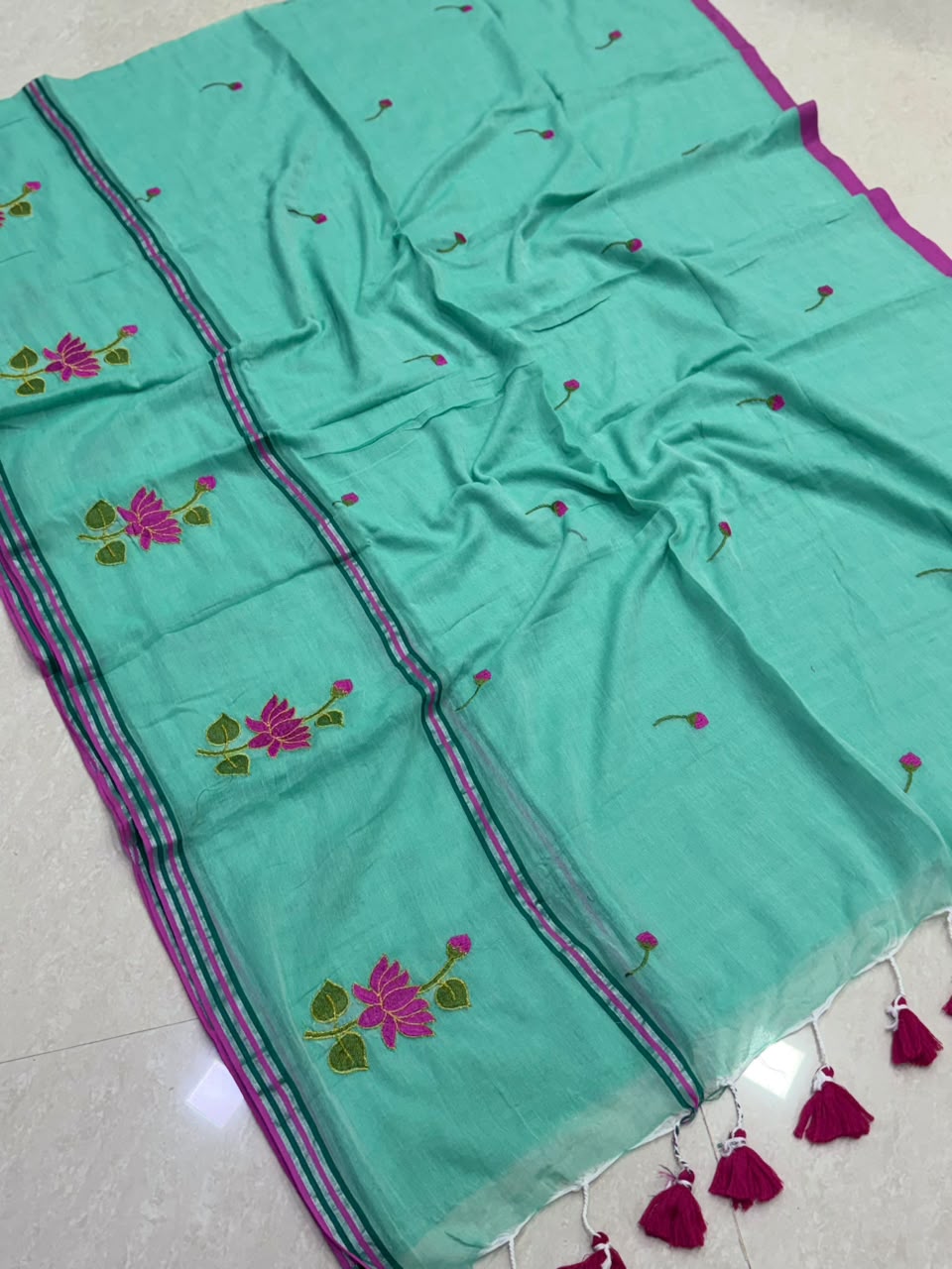 SS8096 Mul Cotton Lotus design Saree