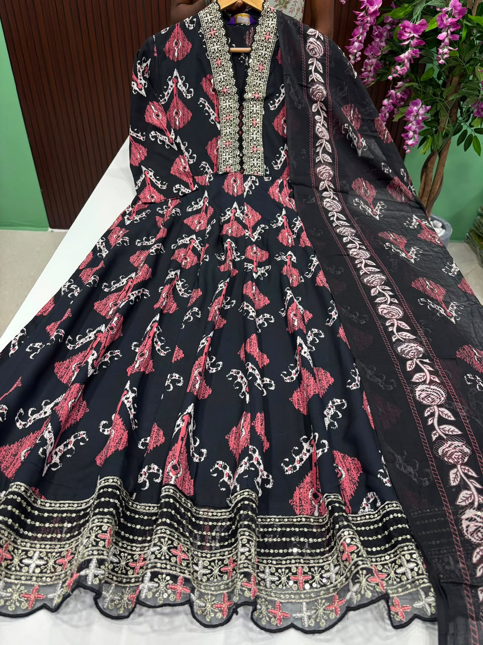 SS8317 Trendy V neck Collar Anarkali with Dupatta Set