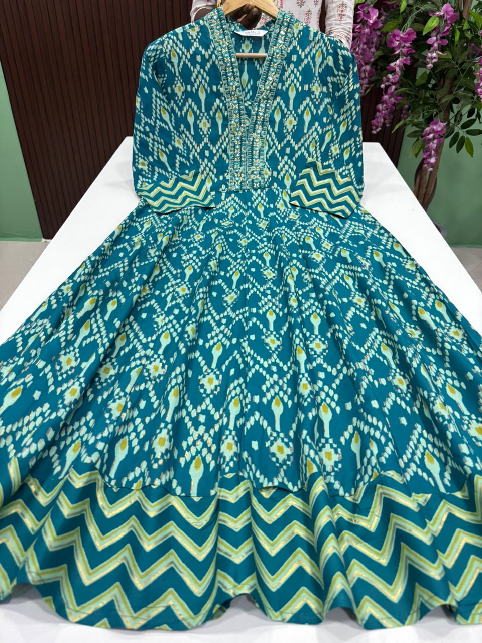 SS8660 Trendy V neck Collar Anarkali