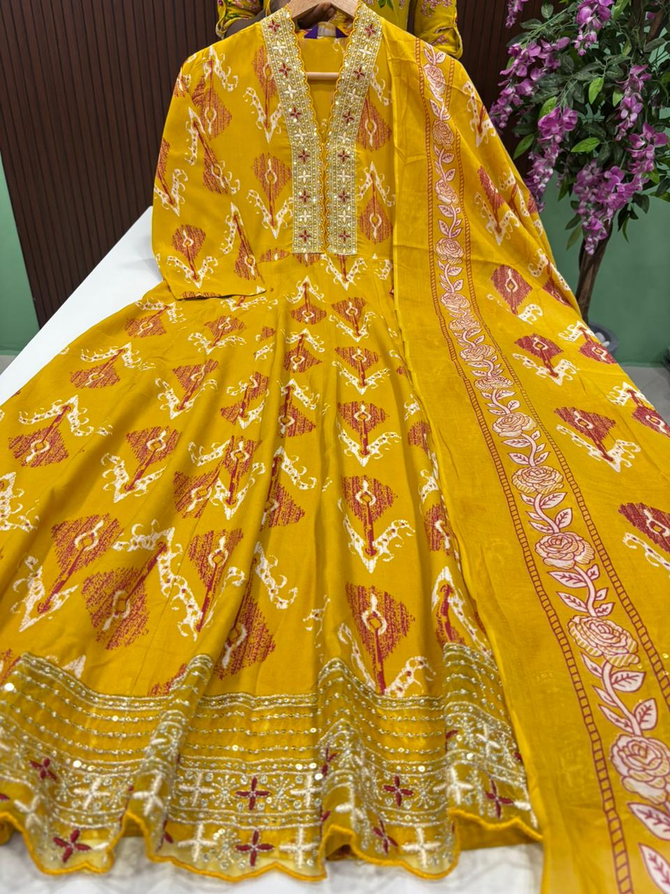 SS9051 Trendy V neck Collar Anarkali with Dupatta Set