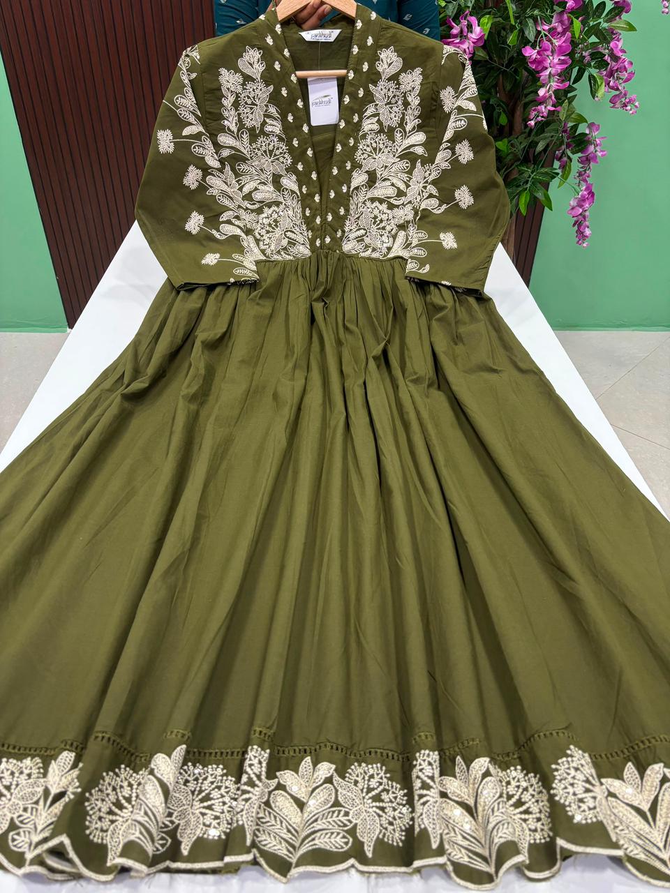 SS6355 Trendy V neck Collar Anarkali