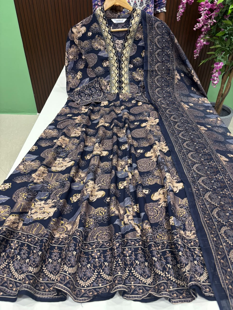 SS6629 Trendy V neck Collar Anarkali