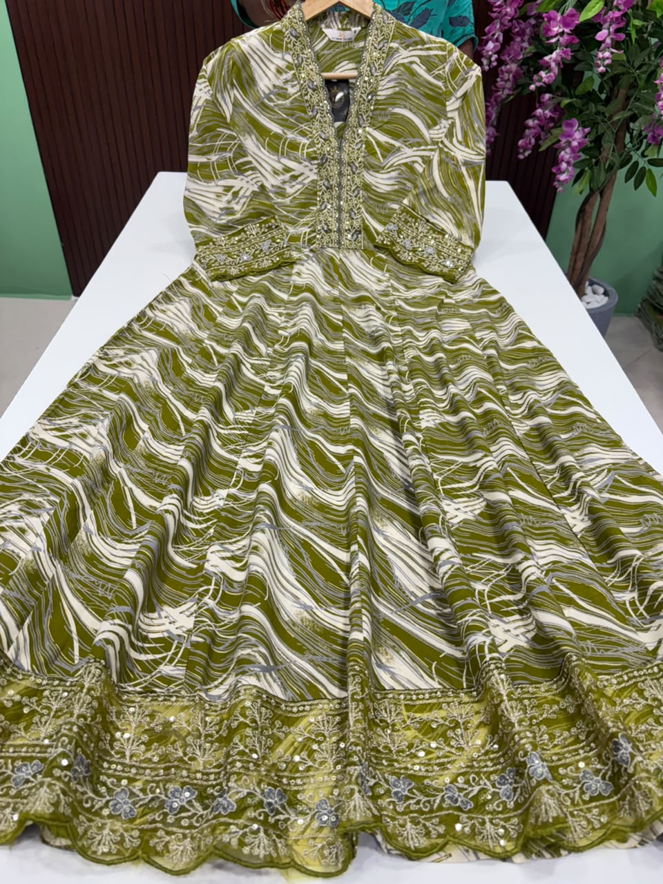 SS8327 Trendy V neck Collar Anarkali